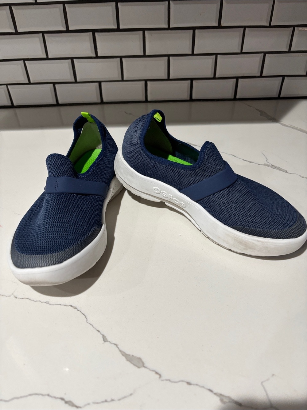 OOFOS Women’s Navy OOmg Low Recovery Slip-On Sneakers, VERY GOOD CONDITION Sz 7